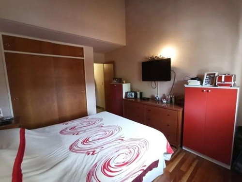 Lindo Triplex Al Frente Con Cochera Y Fondo