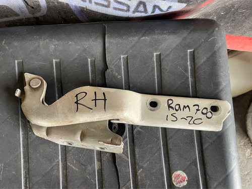 Bisagra De Cofre Derecha Ram 700 15 16 17 18 19 20 (Usado)