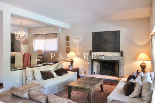 Imagen 5 de 26 de Casa De 5 Dormitorios Con Gran Jardín Y Piscina En Carrasco Sur