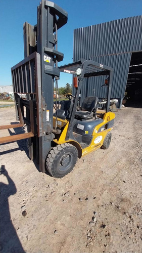 Autoelevador Cat P5000 2500kg Torre Triple C/desplazador