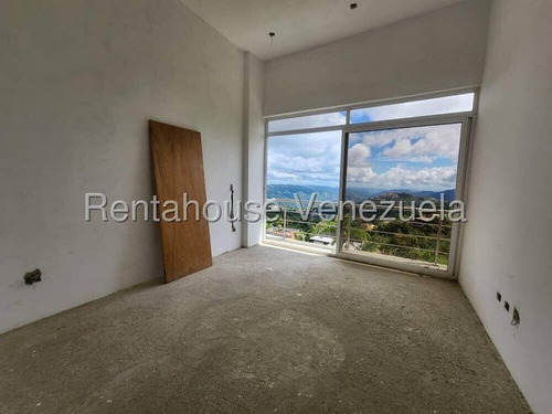 Estupenda Casa En Venta En Alto Hatillo. N E G O C I A B L E