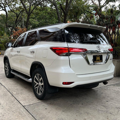 Imagen 4 de 9 de Toyota Fortuner Dubai Sr5