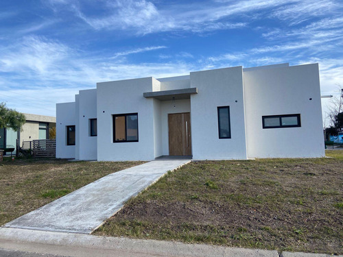 Casa En Venta 3 Dormitorios Santa Elisa - Pilar Del Este