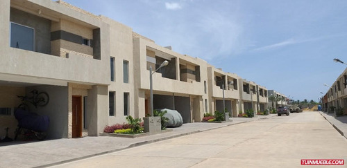 Imagen 1 de 13 de Town House En Venta Costanera Village Nva Barcelona