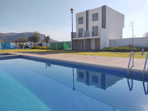 Imagen 1 de 14 de Venta De Casa , Alberca ,pista De Jogging Canchas Deportiva