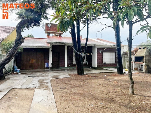 Venta Casa + Departamento A 400 Metros Del Mar Y A 200 Metros Del Centro  - 4 E/ 64 Y 65 Mar Del Tuyu - La Costa 