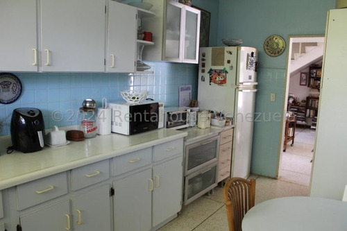 Bella Casa, En Alquiler. En Los Palos Grandes. 24-19487