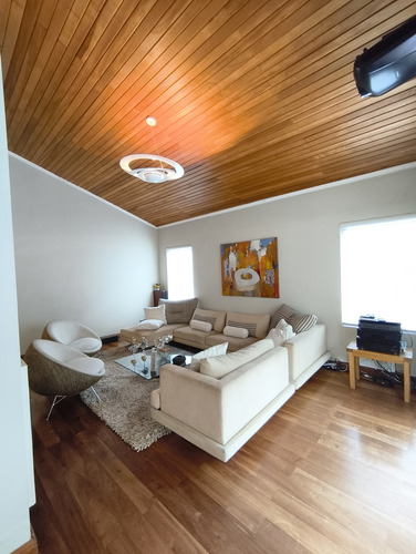 Hermosa Casa Con 6 Dormitorios