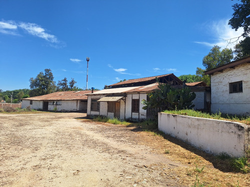 Terreno Con Gran Galpón, Bodegas, Oficinas Y Casa