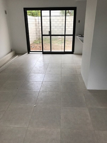 Cantisano Propiedades Alquila Excelente Duplex En Gonnet 504 Y 17!! Con Entrada Para Auto, 2 Dormitorios!!