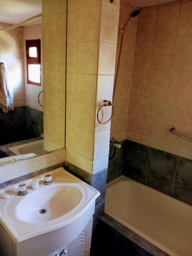 Casa En Venta - 5 Dormitorios 3 Baños 5 Cocheras - 760mts2 - San Carlos De Bariloche