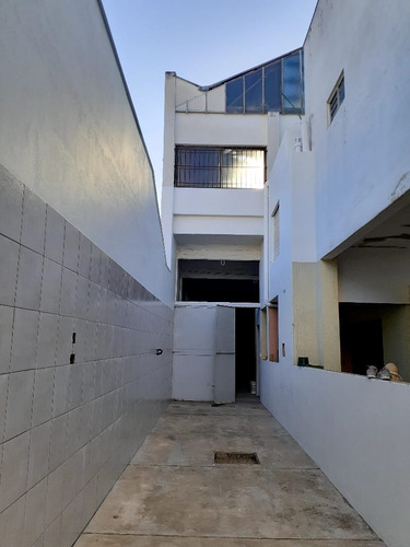 Venta Galpón, Sup.230m². Losa.-mataderos