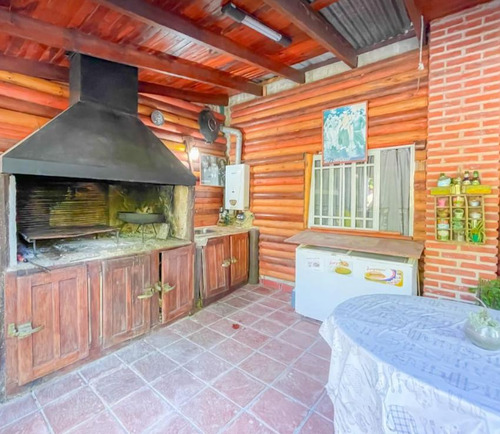 Casa En Venta - 3 Dormitorios 2 Baños - Local - 4662mts2 - Ensenada