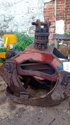 Imagem 1 de 2 de Garra Florestal (usada) *com Rotator*para Maquinas Pesadas