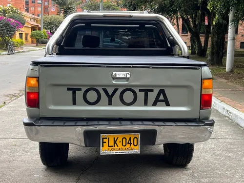 Toyota Hilux 2.4l 117 hp 4x4