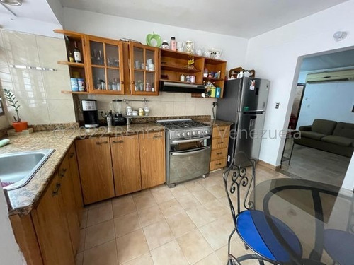Imagen 16 de 30 de Casa En Venta Fundalara Este Barquisimeto, Calle Cerrada, Cerco Electrico, Amplio Estacionamiento, Servicio De Agua Constante, Info. 0424-5337900, Nds 02/06