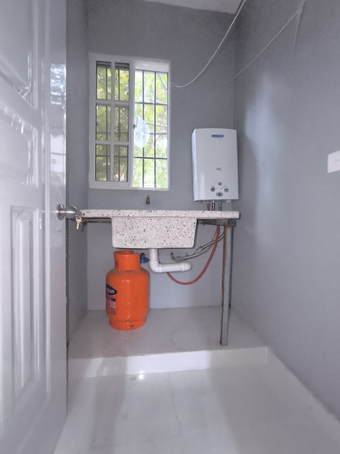 Apartamento De 2 Habitaciones Un Baño Sala Cocina Comedor