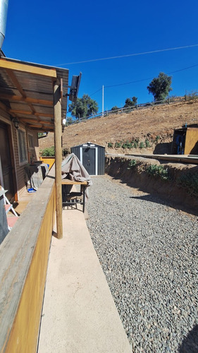 Amplio Terreno Con Acogerdora Cabaña Y Piscina