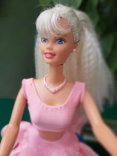 Boneca Barbie Antiga Original Da Mattel Com Linda Roupa Coleção