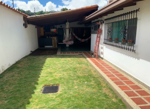 Imagen 3 de 20 de Hermosa Casa Remodelada, Amplia Y Segura, En Excelente Zona 04241665720