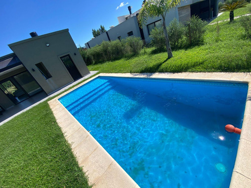Casa 4 Amb Con Pileta En Venta En Barrio Santa Rita En Canning