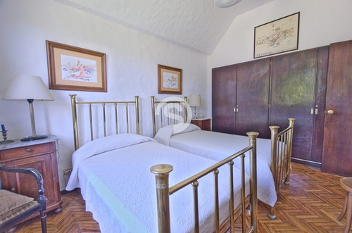 Casa De 4 Dormitorios Con Piscina Climatizada En Alquiler- Ref: 3378