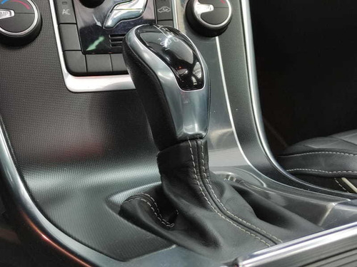 Imagem 10 de 15 de Volvo Xc60 2.0 T5 R Design Turbo Gasolina 4p Aut