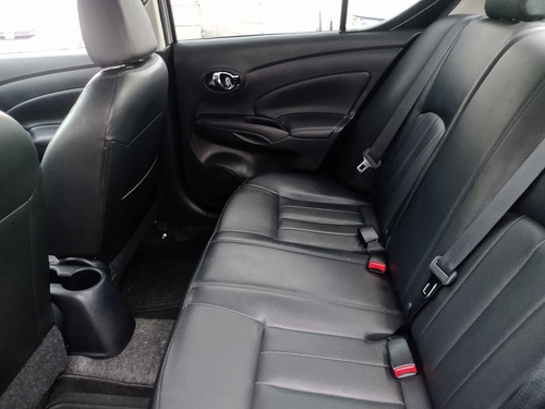 Imagen 13 de 15 de Nissan Versa 2019 1.6 Exclusive Navi At