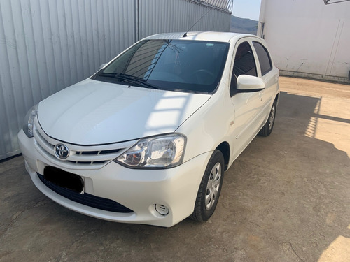 Toyota Etios X 1.3 Única Dona