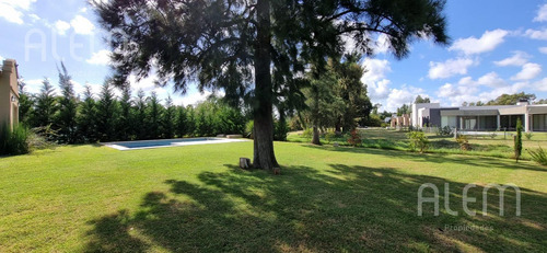 Campo Daromy | Casa En Venta 3 Dormitorios En Pb