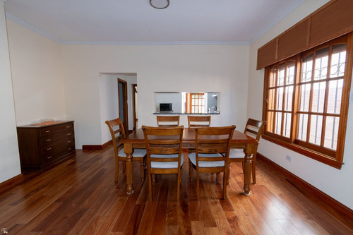 Casa De 3 Dormitorios Con Cochera En Villa Amelia