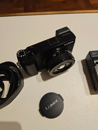 Camara Panasonic Lumix Gx80/gx85 Con Lente Lumix 20mm F1.7 Negro
