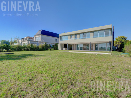 Casa En Venta A Estrenar En Nordelta, El Golf