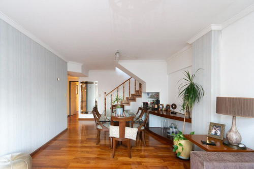 Increible Duplex 6 Ambientes Con Balcon Terraza Y Quincho Propio Con 2 Cocheras.