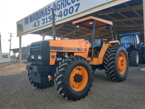 Imagem 1 de 7 de Trator Valmet 1180 4x4 .