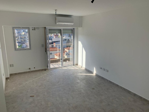 Imagen 5 de 14 de Departamento En Venta En Moron Centro