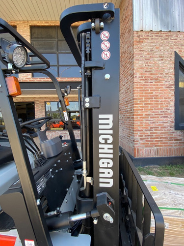 Imagen 11 de 12 de Autoelevador Electrico Michigan E25-45 2.5 Tn 4,5 Mt Litio