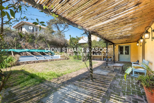 Alquiler De Temporada Casa En La Barra Con 4 Dormitorios Y Piscina Muy Cerca Del Mar