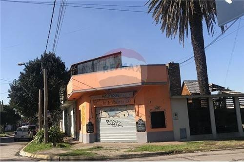 Casa En Venta A Reciclar Con Local Alquilado