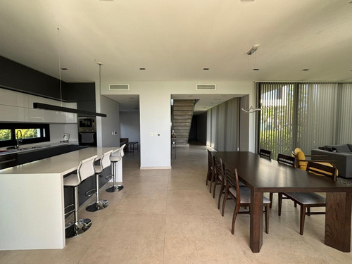Casa En Alquiler Anual En Marinas, Puertos, Escobar