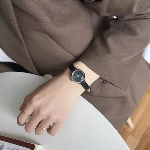 A Reloj Mujer Cuarzo Con Disco Pequeño Y Cinturón Retro Moda