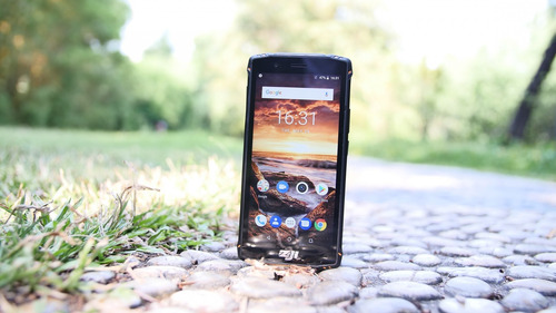 Celular Zoji Z33 - Smartphone Resistente Sumergible / LG