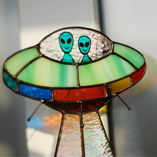 Panel De Ventana De Vitral De Vaca Con Forma De Ovni Pintado