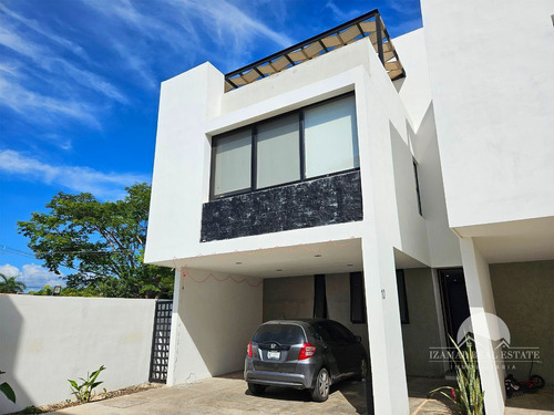 Townhouse En Venta De 3 Recámaras Dentro De Mérida Privada S