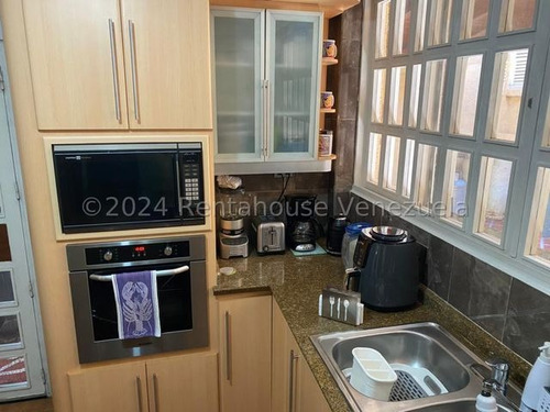 Townhouse En Venta Remodelado Urbanización Santa María Los Teques