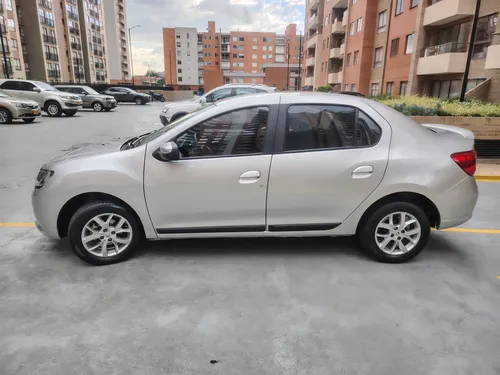 Renault Logan 1.6 Privilege / Intens