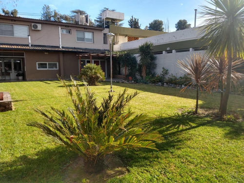 Casa En Venta - 4 Dormitorios 4 Baños - San Rafael