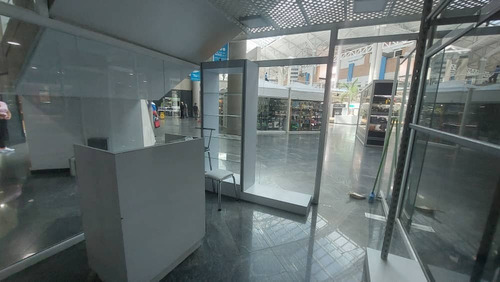 Imagen 4 de 5 de En Alquiler Local Comercial C.c Cristal
