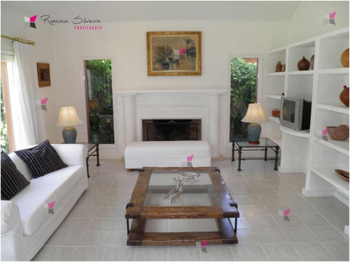 Estupendo Chalet En San Rafael,- Ref: 7453