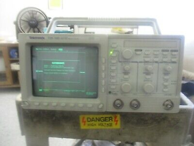 Tektronix: Tds 340 Two Channel Digital Real-time Oscillo Tty